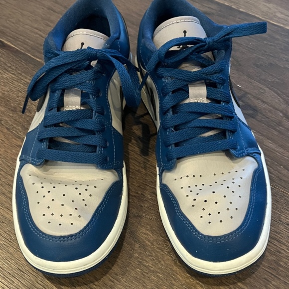 Women’s Nike Jordan 1 low sneakers - Picture 1 of 6